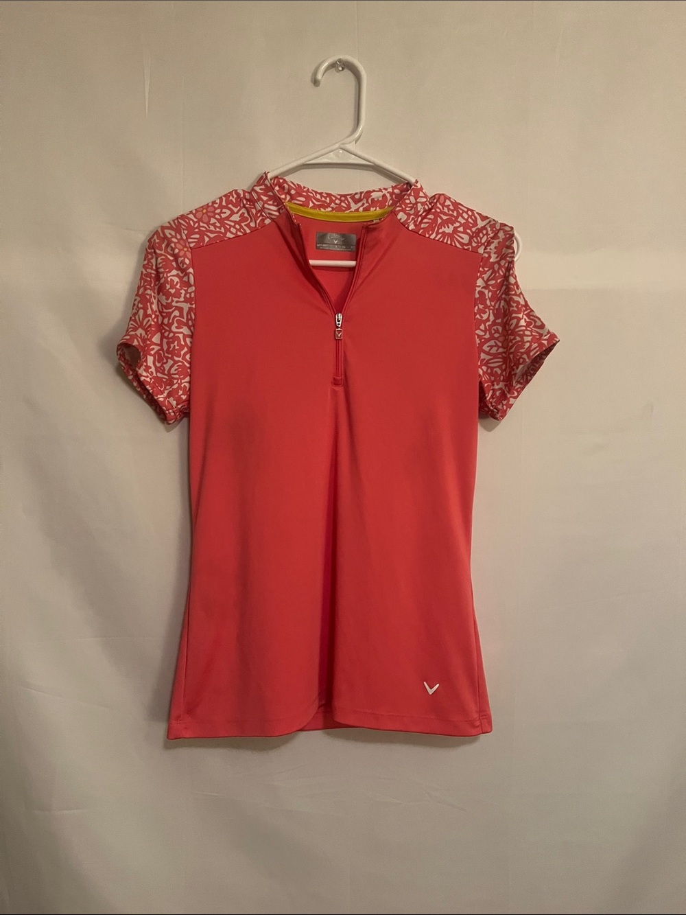 Callaway Coral Half-Zip Short-Sleeve Golf Top with Patterned Sleeves, size S